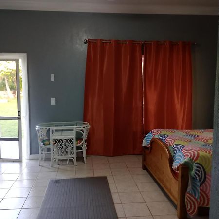 Surfers Manor Motel Gregory Town Экстерьер фото