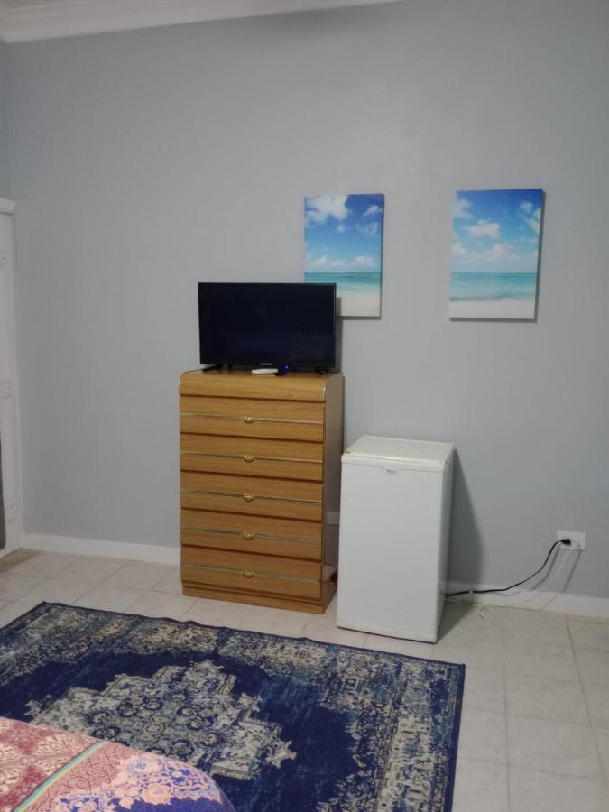 Surfers Manor Motel Gregory Town Экстерьер фото