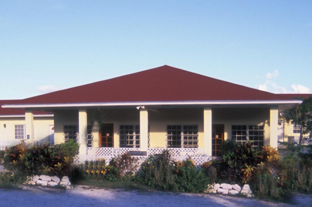 Surfers Manor Motel Gregory Town Экстерьер фото