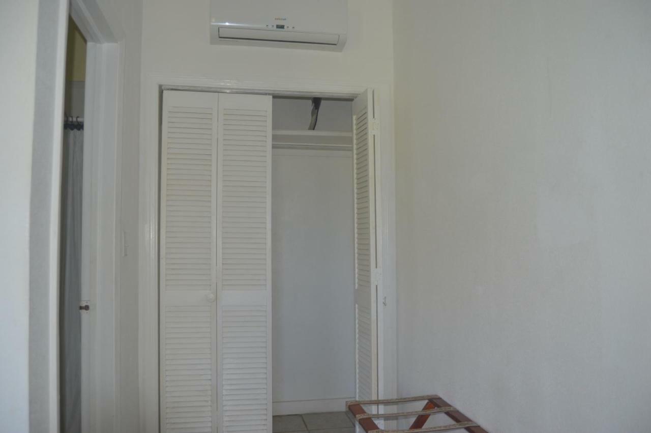 Surfers Manor Motel Gregory Town Экстерьер фото